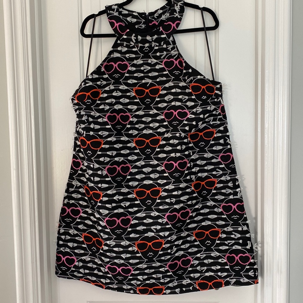 Black and white sleeveless dress with sunglasses design